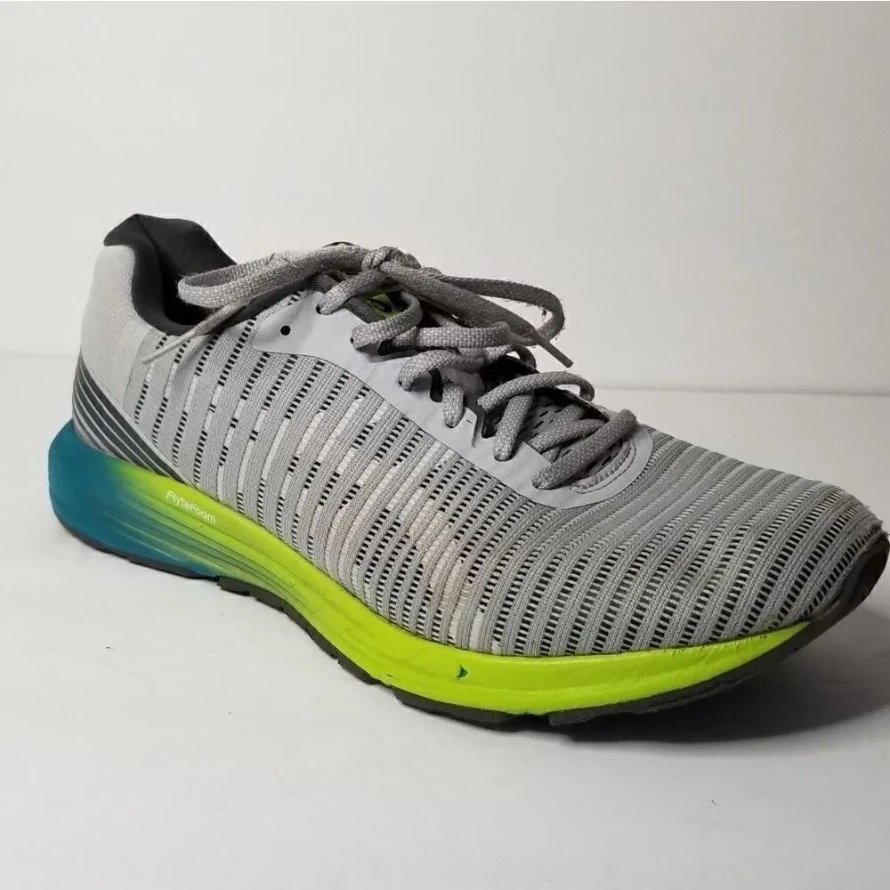 Asics dynaflyte3 running shoe sneaker